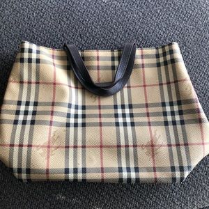 Burberry purse